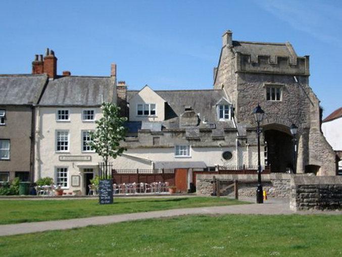 Hotel The Ancient Gatehouse & Rugantino Restaurant à Wells Extérieur photo