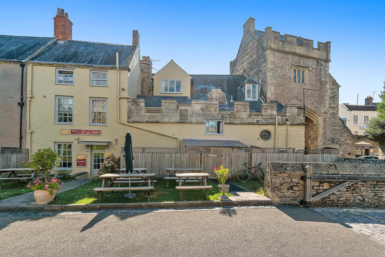 Hotel The Ancient Gatehouse & Rugantino Restaurant à Wells Extérieur photo